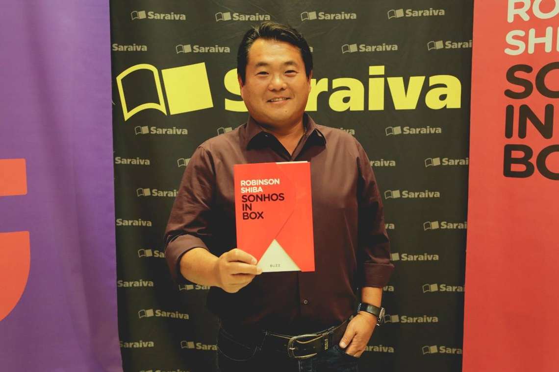 Robinson Shiba lança livro em São Paulo
