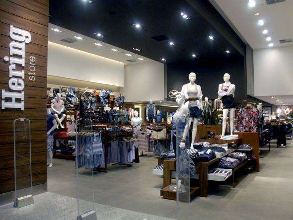 Hering inicia venda de calçados Birkenstock em suas lojas
