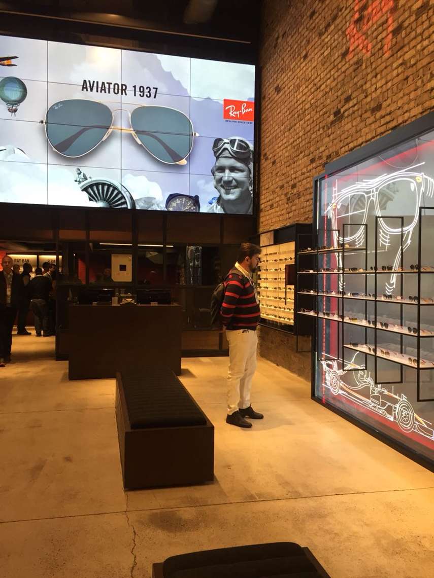 Flagship store da Ray Ban reúne história e serviços diferenciados