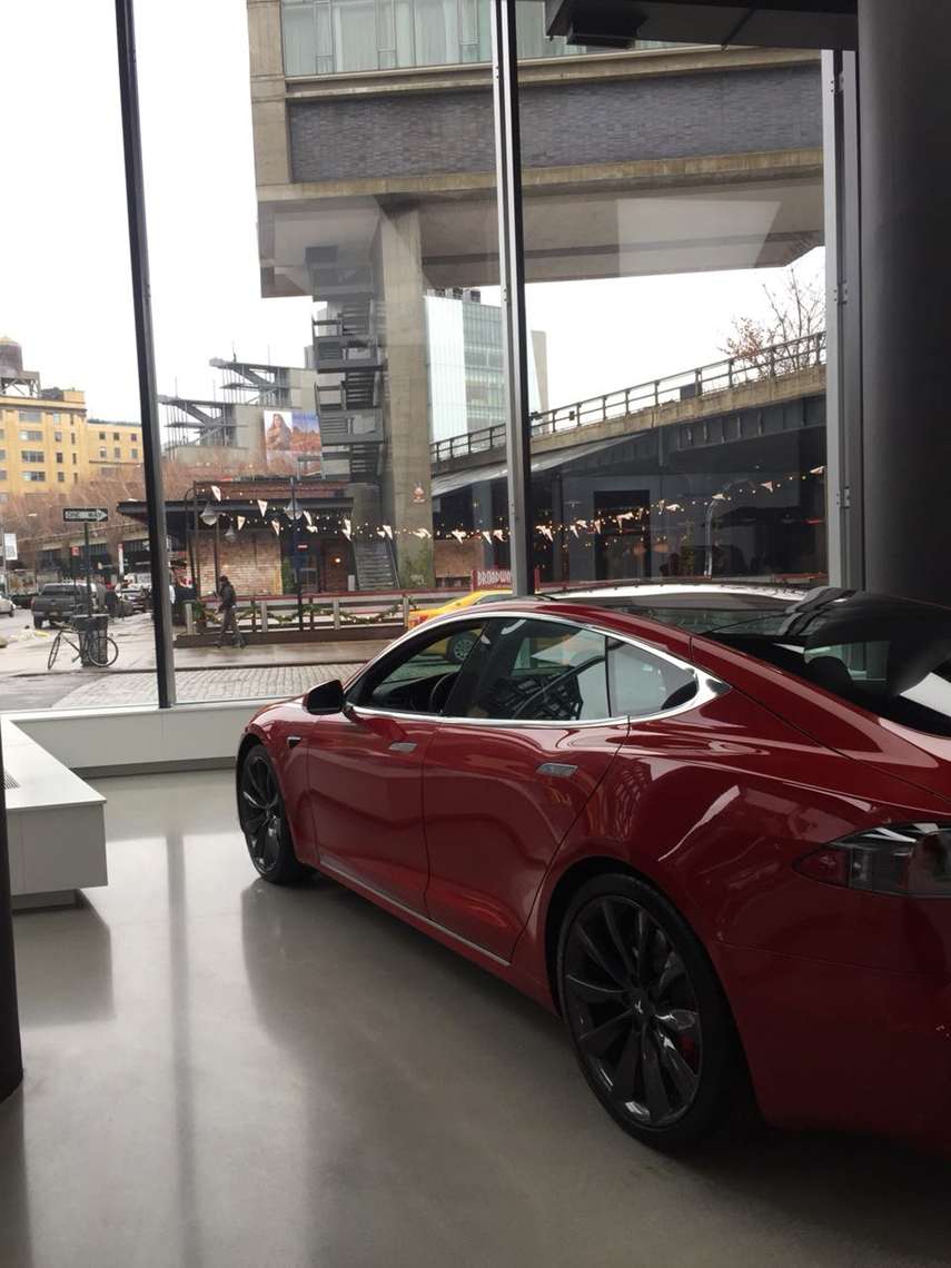 Tesla está revolucionando a indústria automobilística e de energia