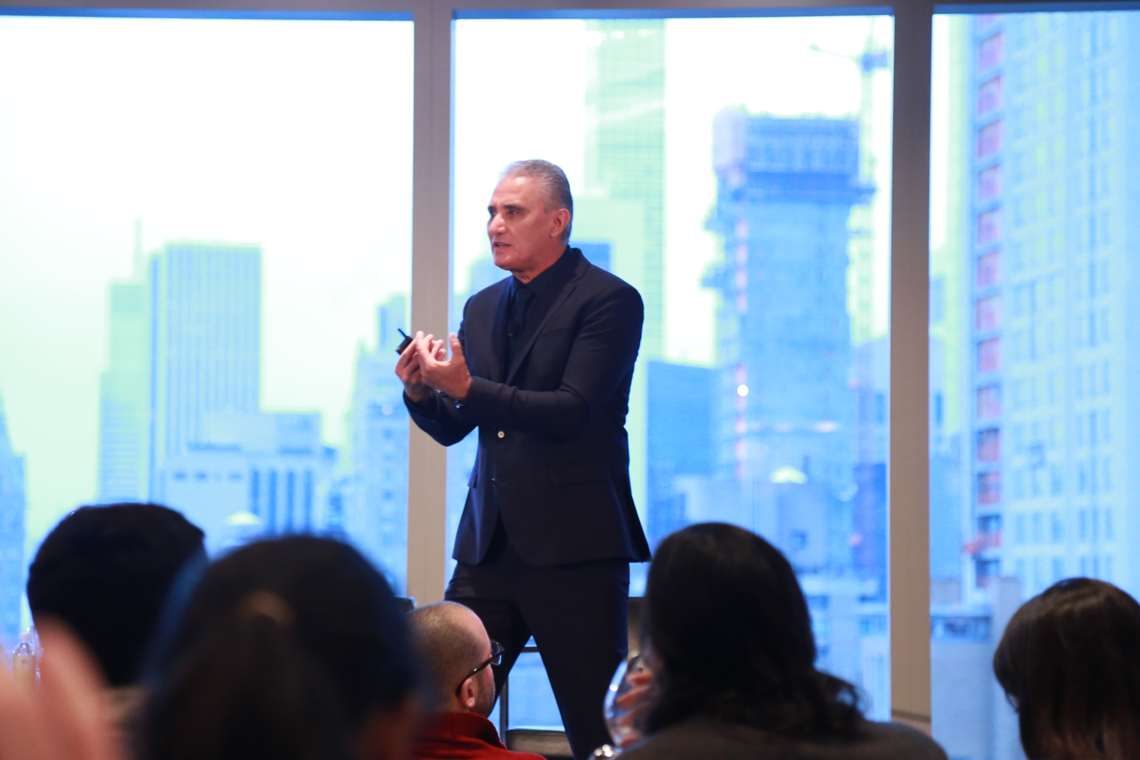 Tite fala sobre relações de transparência e liderança de pessoas no Retail Executive Summit, em NY