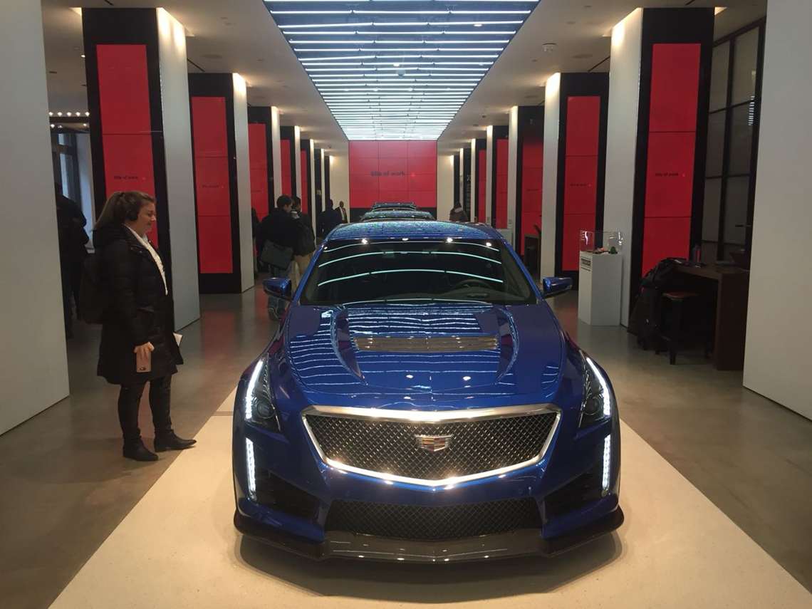 Cadillac House extrapola a fronteira do varejo automotivo com galeria de arte