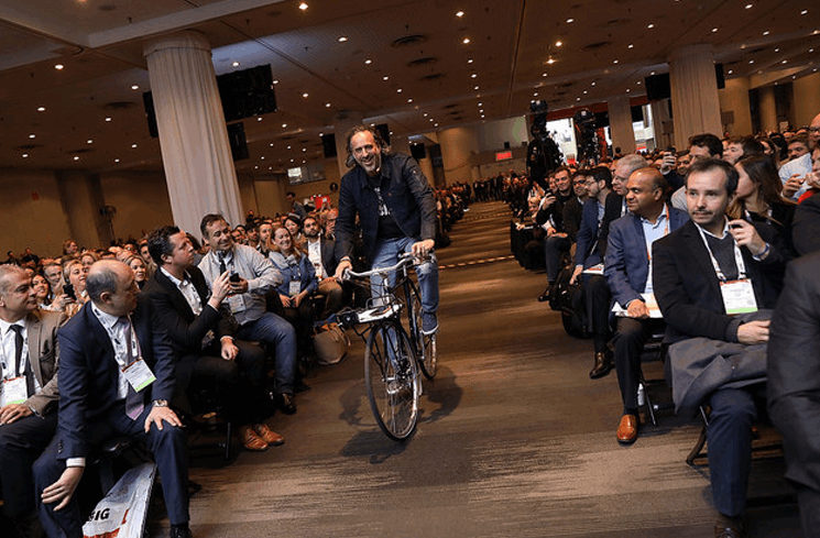 Da centenária Levi´s aos jovens empreendedores: lições do primeiro dia da NRF