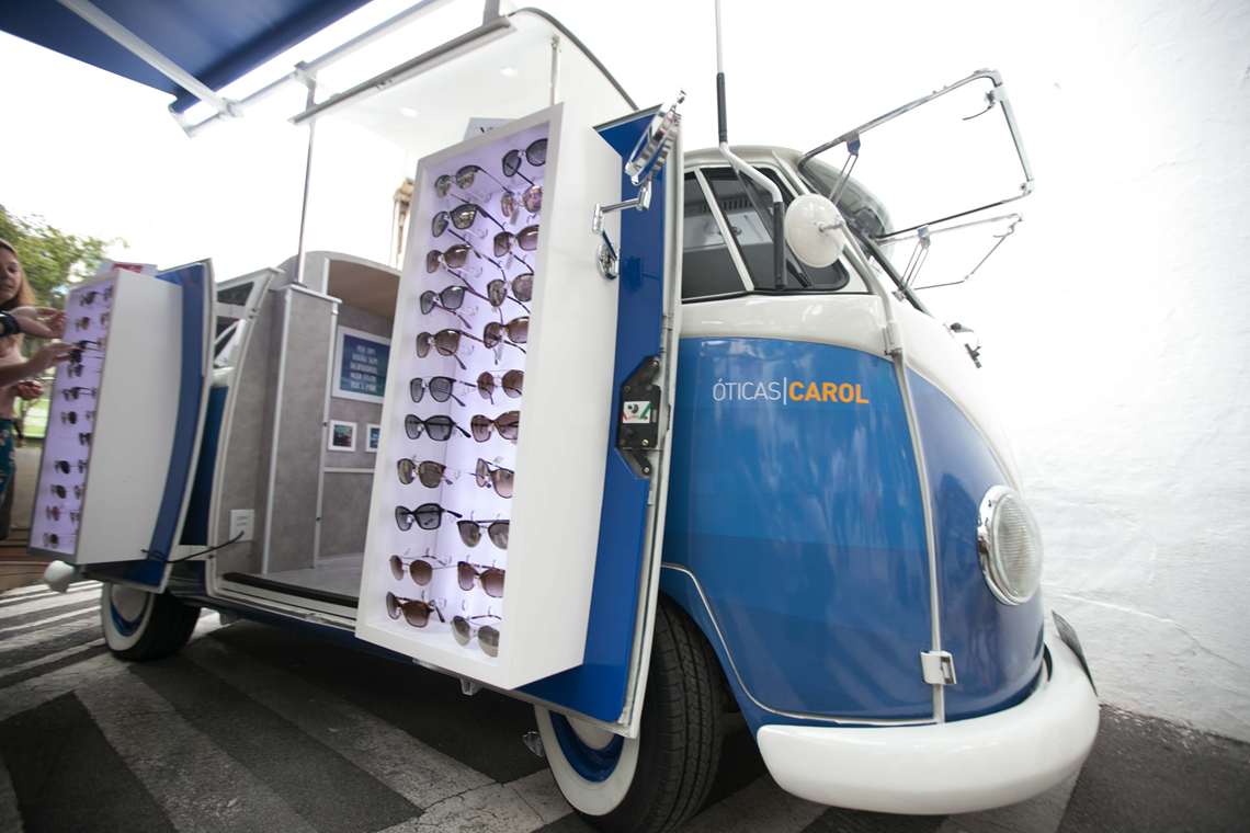 Óticas Carol aposta em kombi para acompanhar seus consumidores durante as férias de verão