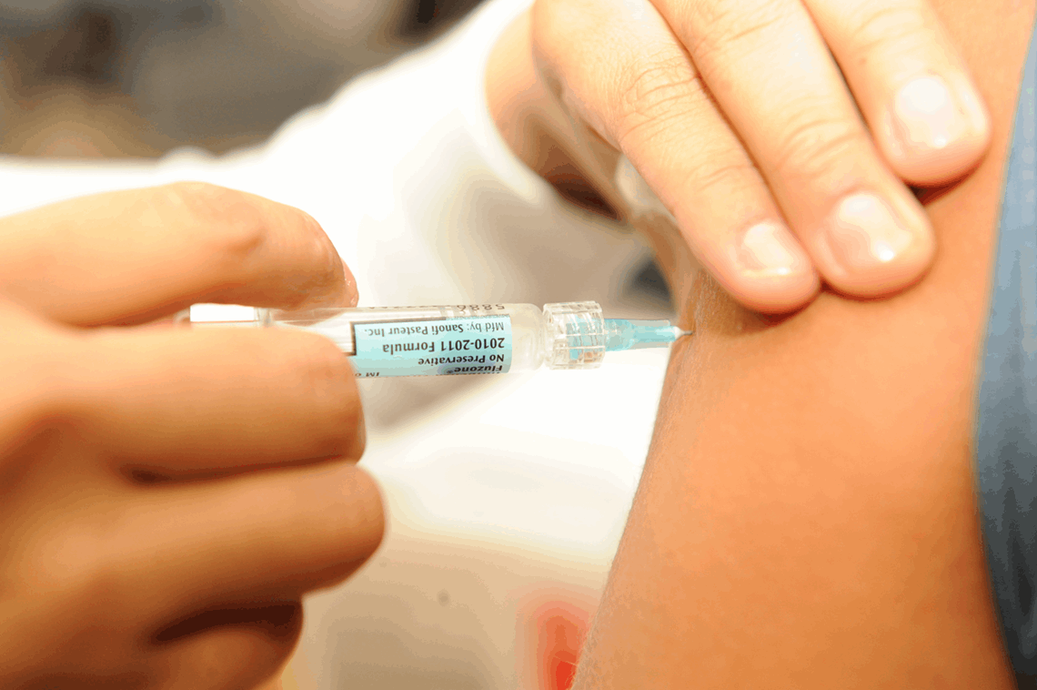 Drogasil e Droga Raia começam a vacinar contra a gripe