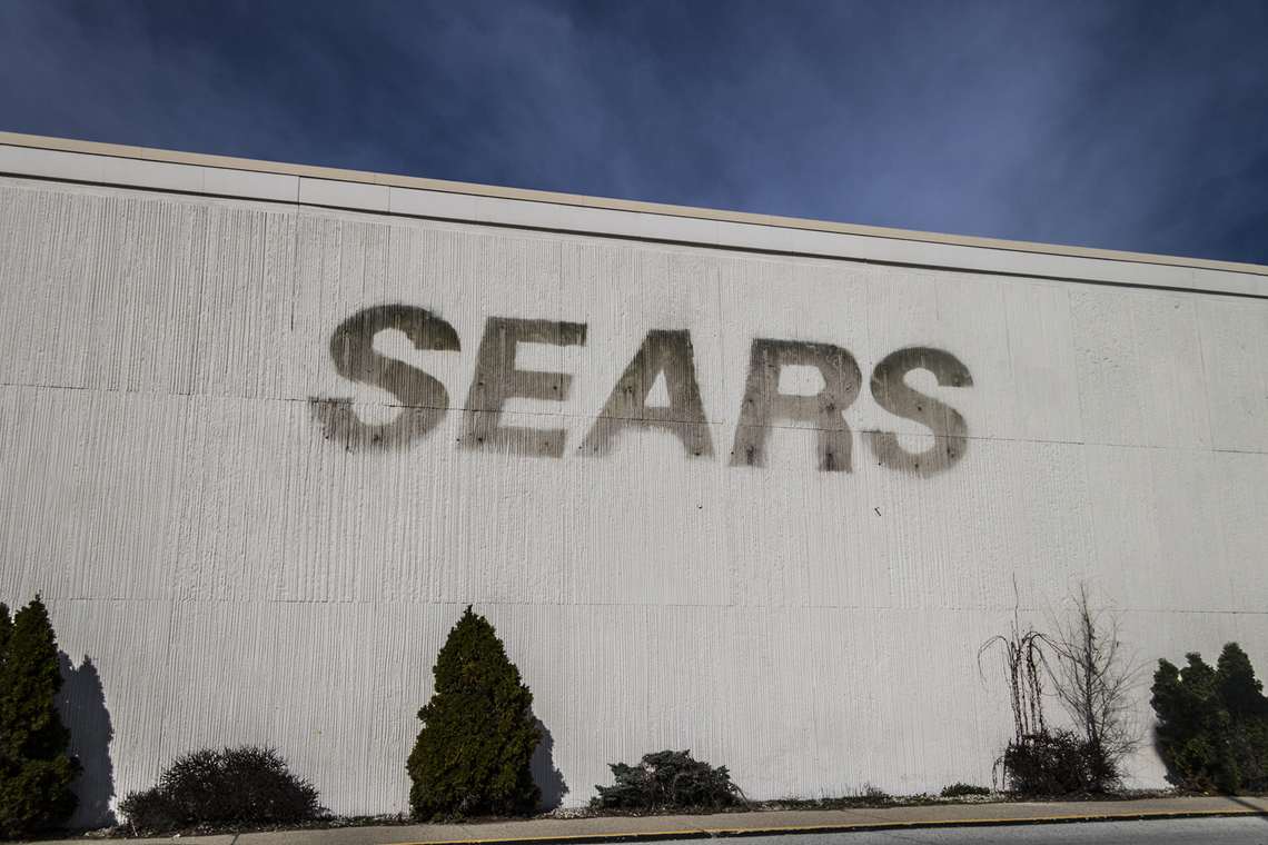 Querida, encolhi as lojas!