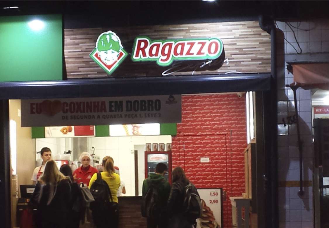 Ragazzo realiza reposicionamento de marca