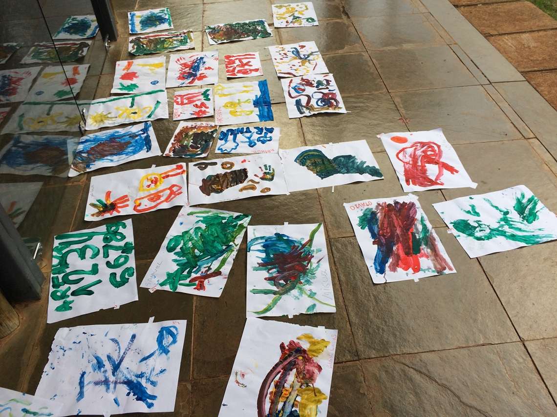 Camisaria curitibana cria coleção com desenhos de crianças autistas