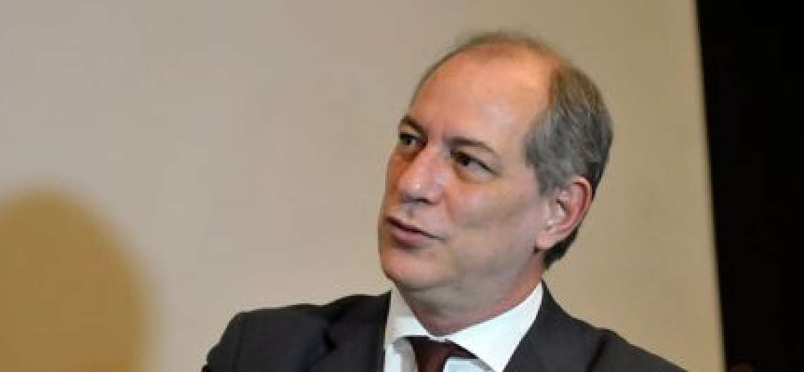 Ciro Gomes participa de reunião com associados do IDV