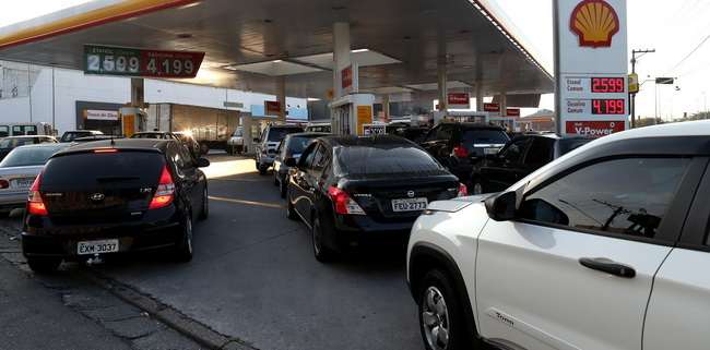 Vendas de combustíveis e supermercados são fortemente impactadas pela greve dos caminhoneiros