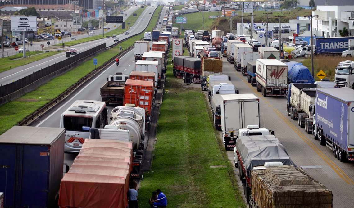 Caminhoneiros bolsonaristas protestam em rodovias de 15 Estados