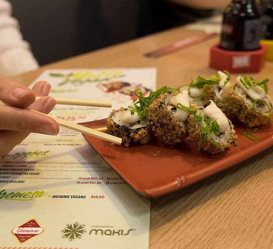 Rede de temakerias passa a atender público vegano