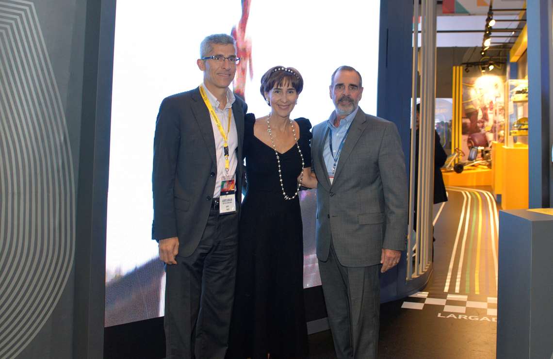 Ayrton Senna ganha sua primeira loja física com experiência de  compra em Realidade Virtual