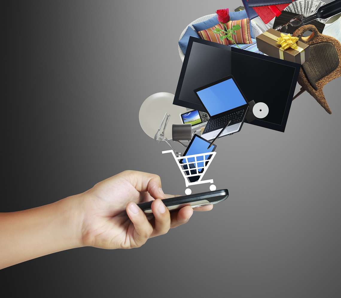 Dobra a proporção de brasileiros que realizam compras pelo smartphone