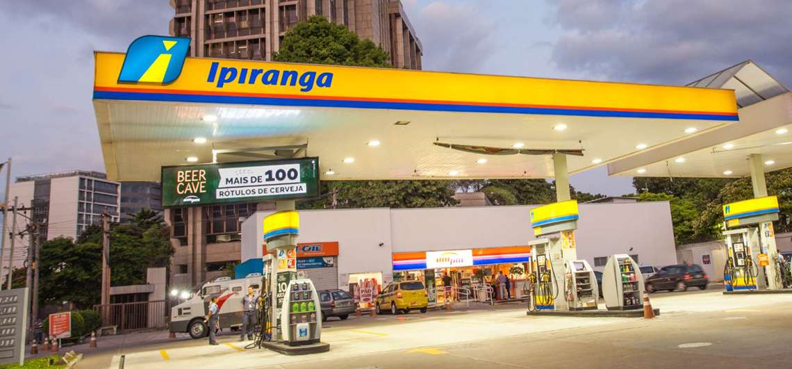 Ipiranga substitui lona por faixas de LED para se comunicar com o consumidor