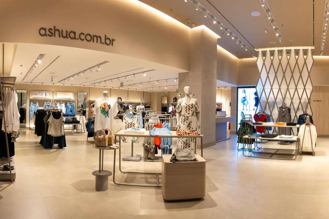 Renner lança primeira loja física da marca plus size Ashua