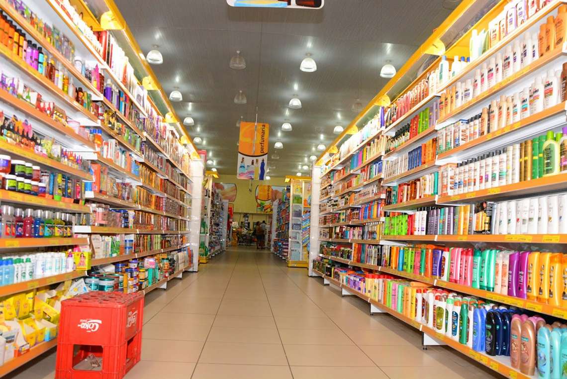 Atacadistas focam nos pequenos comércios para enfrentar atacarejos