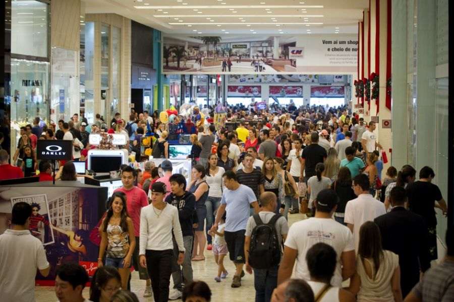 Brasileiros aguardam no máximo 12 minutos durante compras de Natal