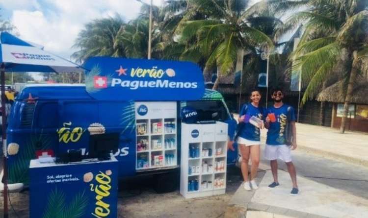 Pague Menos leva farmácia móvel para praias do Nordeste