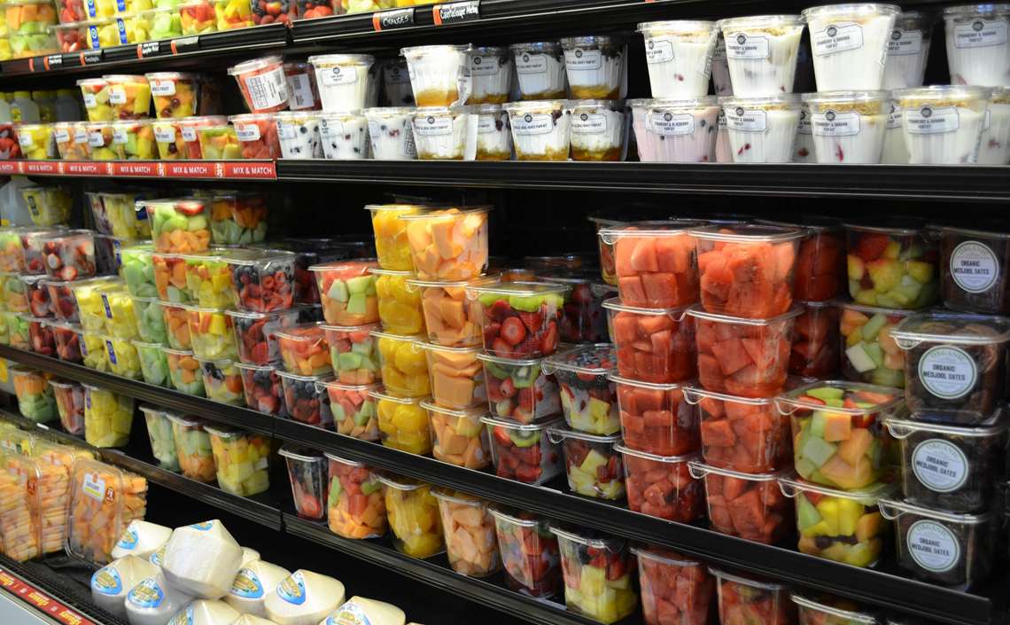 Supermercados investem em refeições prontas para atender consumidor