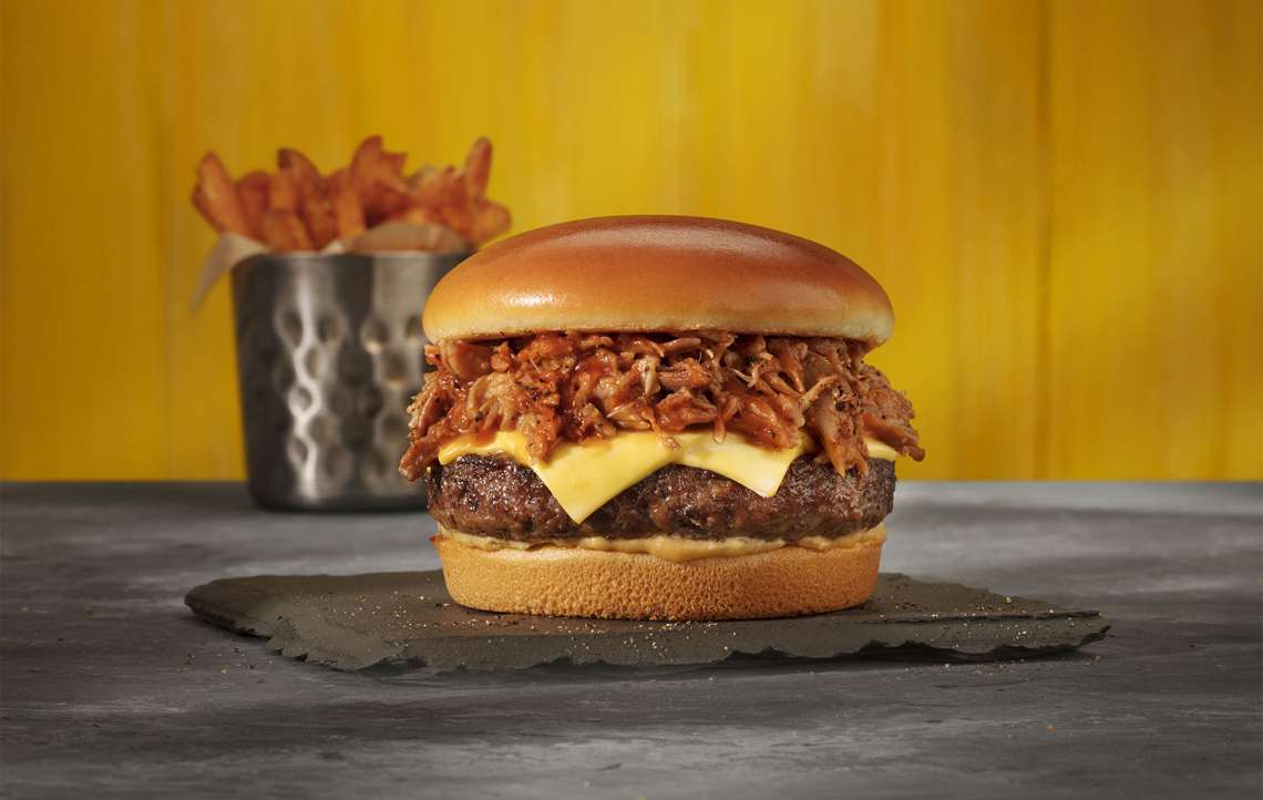 Outback traz de volta ao cardápio dois burgers de sucesso