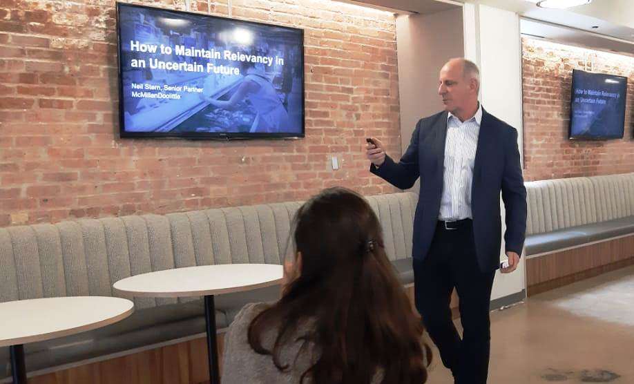 Neil Stern destaca a necessidade de inovação no foodservice