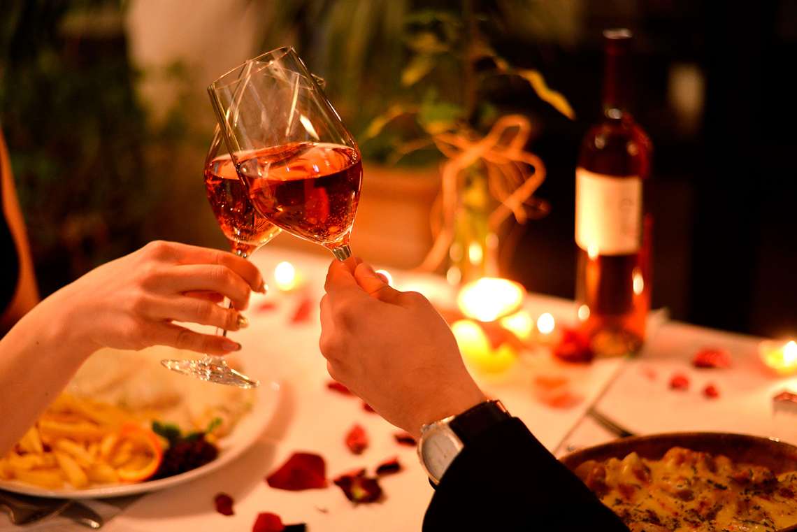 Restaurantes mudam estratégia para atender alta demanda no Dia dos Namorados