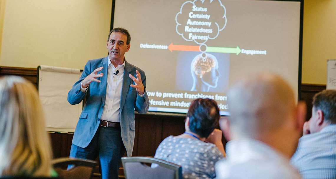 Greg Nathan debate “Liderança contemporânea e as relações no franchising”