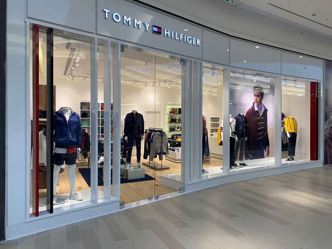 Tommy Hilfiger inaugura primeira loja conceito no Américas Shopping