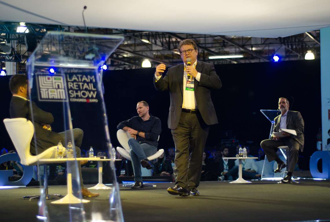 Como os grandes grupos se transformam para atender os consumidores hoje?