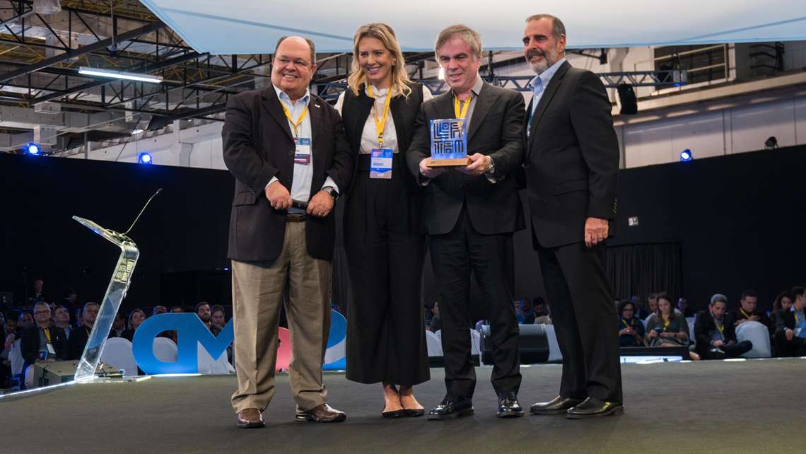 “Líder que inspira Líderes”: Flávio Rocha é homenageado no  LATAM Retail Show