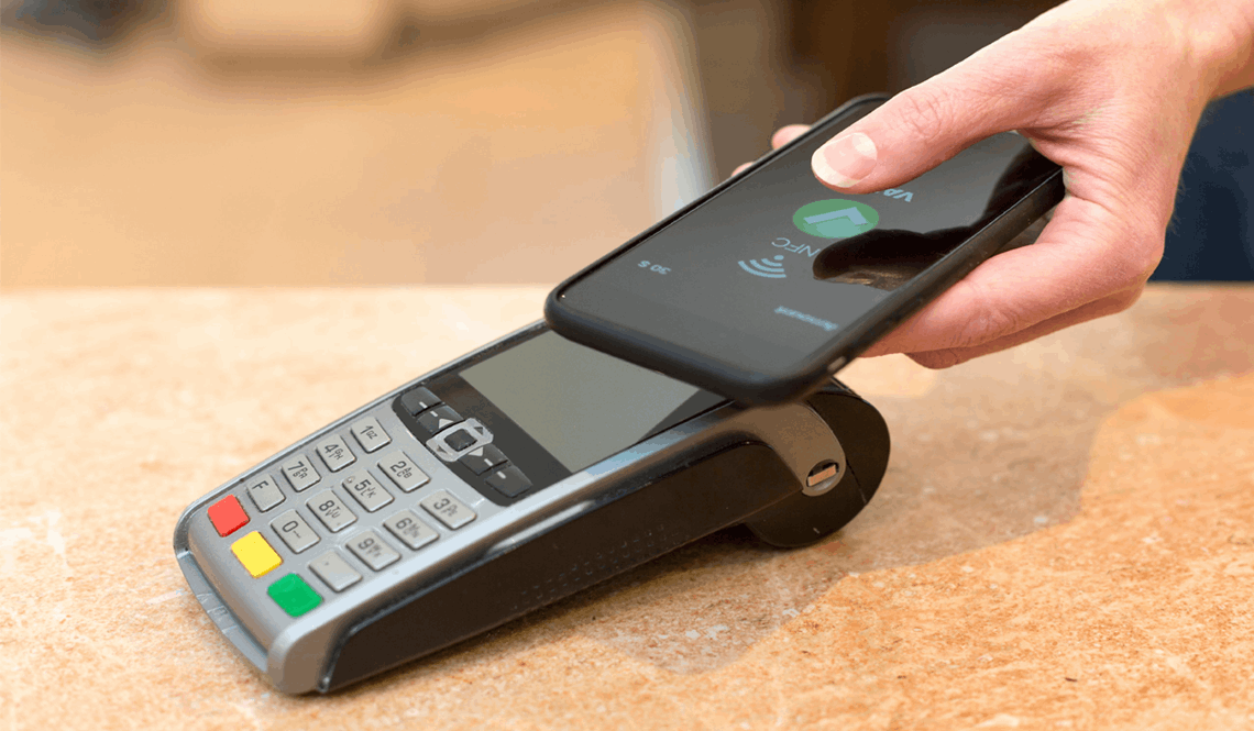 Uso do smartphone para compra e pagamentos cresce no Brasil