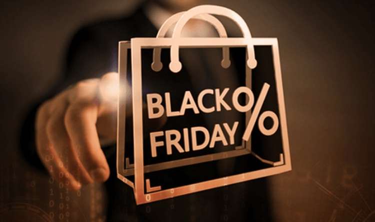 Consumidor une meios físico e digital para compras da Black Friday