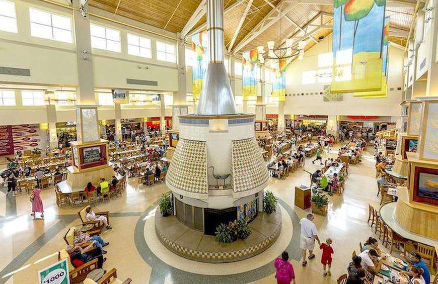 Cresce a quantidade de pessoas que vão ao shopping apenas para comer