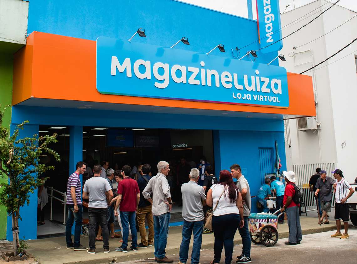 Magazine Luiza abre primeira loja física com novo conceito digital