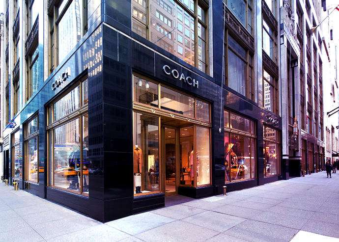 Coach fecha loja de três andares na Madison Avenue