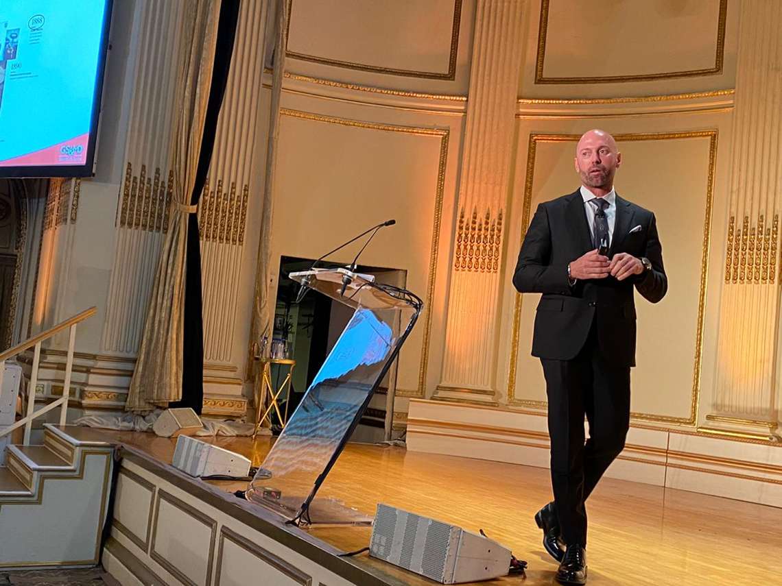 Louis Vuitton aposta na produção artesanal e na atenção com o cliente