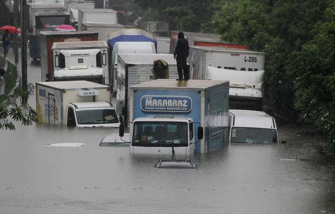 Logística: fortes chuvas afetaram o transporte de cargas em São Paulo