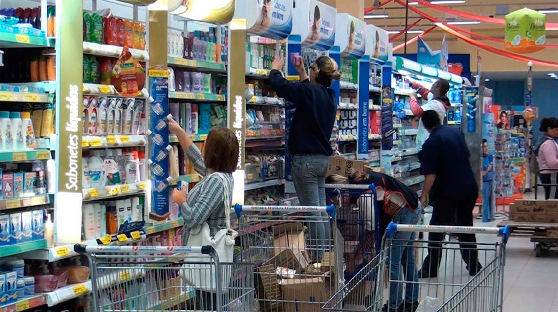 Após sete meses de alta, vendas do varejo brasileiro caem