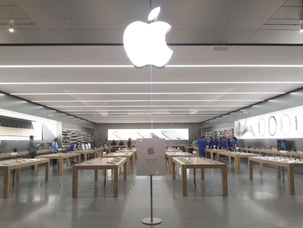 Apple entra em mercado de óculos de realidade virtual para competir com outras marcas