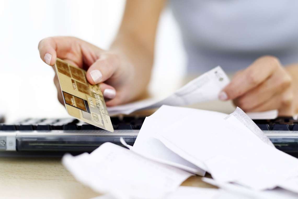 Quase 64% das famílias estão endividadas e sem perspectiva de consumo