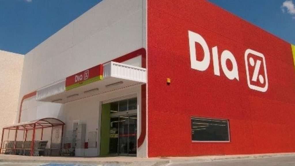 Dia faz liquidação total de estoque para o fechamento de 343 lojas no Brasil