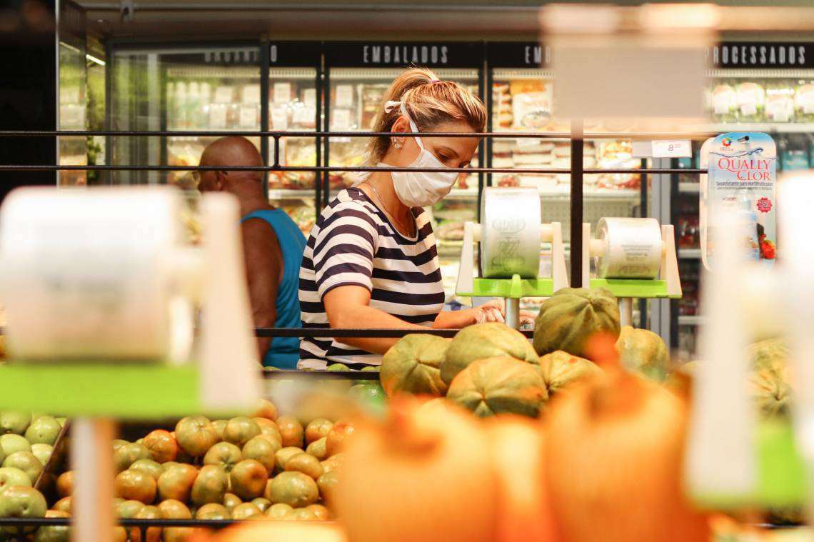 Alimentos puxam alta da inflação em meio à pandemia