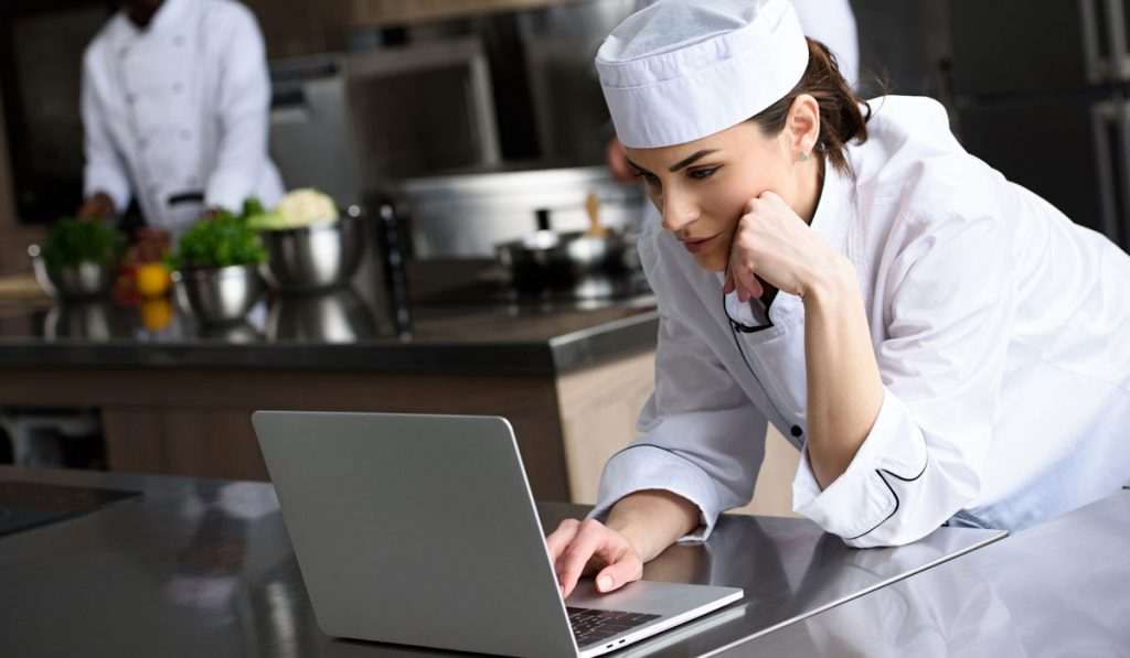 Com retomada do foodservice, Marfrig investe em plataforma que permite gerenciar pedidos