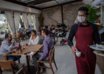 Mais jovens estimulam retomada do consumo de alimentos fora do lar