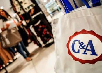 C&A usa vending machine e QR Code para otimizar a jornada de compra da cliente