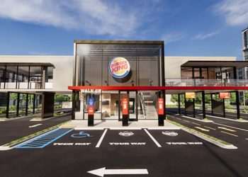 Burger King EUA aposta em restaurantes com painéis solares e mesas ao ar livre