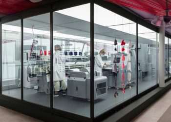 Rede de fast fashion H&M vai transformar roupas descartadas em novas