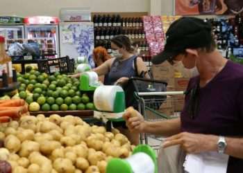 Cesta da pandemia tem alta de quase 20% nos alimentos em outubro