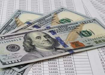 Dólar volta a subir e fecha no maior valor em quatro meses